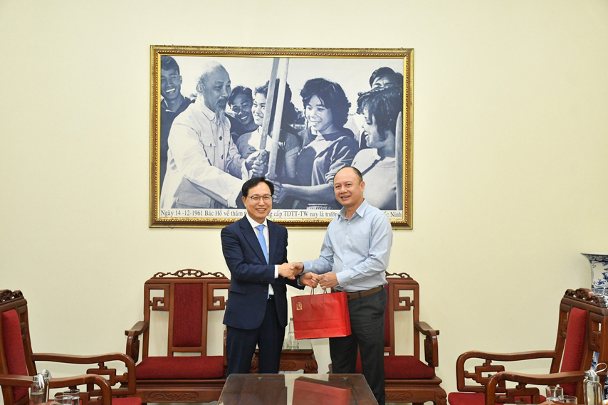 Samsung Trao Tang 80 Suat Hoc Bong Cho Sinh Vien Linh Vuc Van Hoa The Thao Va Du Lich 02