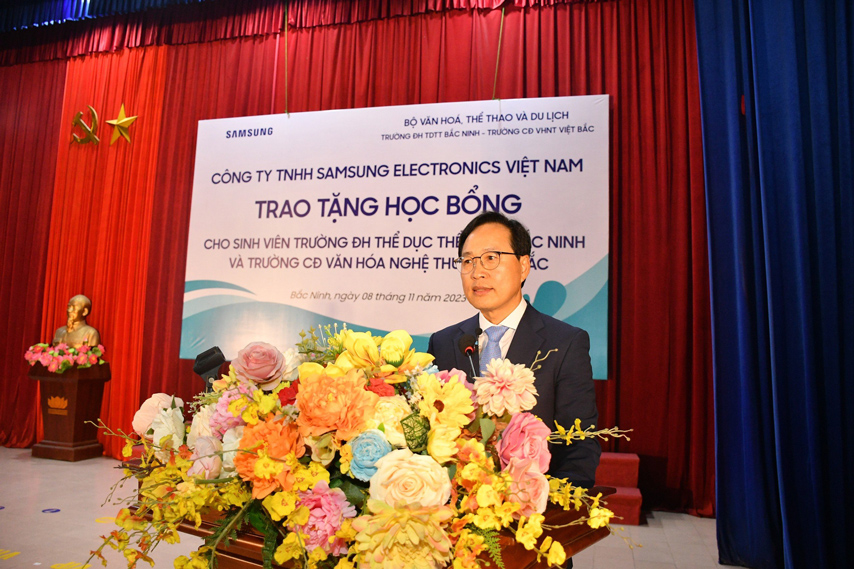 Samsung Trao Tang 80 Suat Hoc Bong Cho Sinh Vien Linh Vuc Van Hoa The Thao Va Du Lich 03