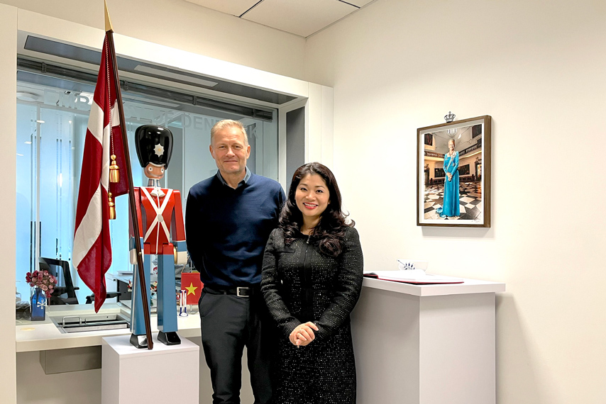 Chuc Mung Vua Dan Mach Dang Quang 01