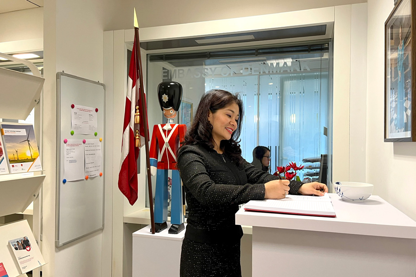 Chuc Mung Vua Dan Mach Dang Quang 02