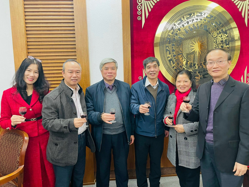 Am Ap Buoi Gap Mat Can Bo Huu Tri Cuc Hop Tac Quoc Te Xuan Giap Thin 2024 14