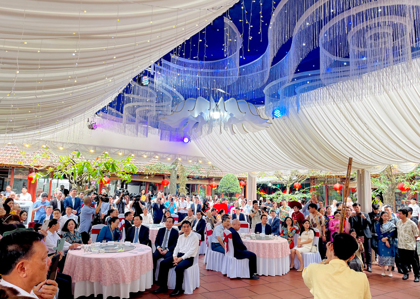 Chuc Mung Tet Co Truyen Bun Pi May Nam 2024 Cua Lao 01