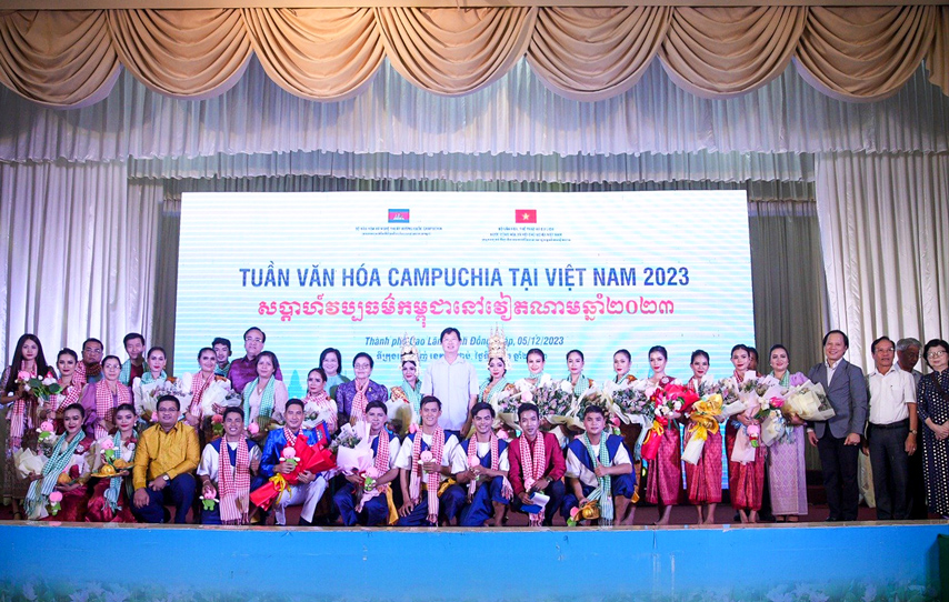 Chuong Trinh Nghe Thuat Campuchia Tai Dong Thap 01