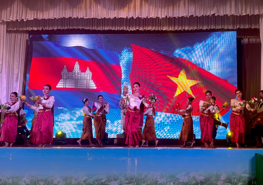 Chuong Trinh Nghe Thuat Campuchia Tai Dong Thap 05