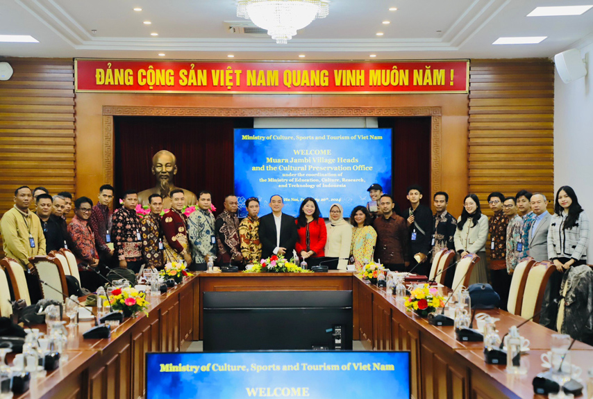 Doan Truong Lang Khu Di Tich Muara Jambi Indonesia 01