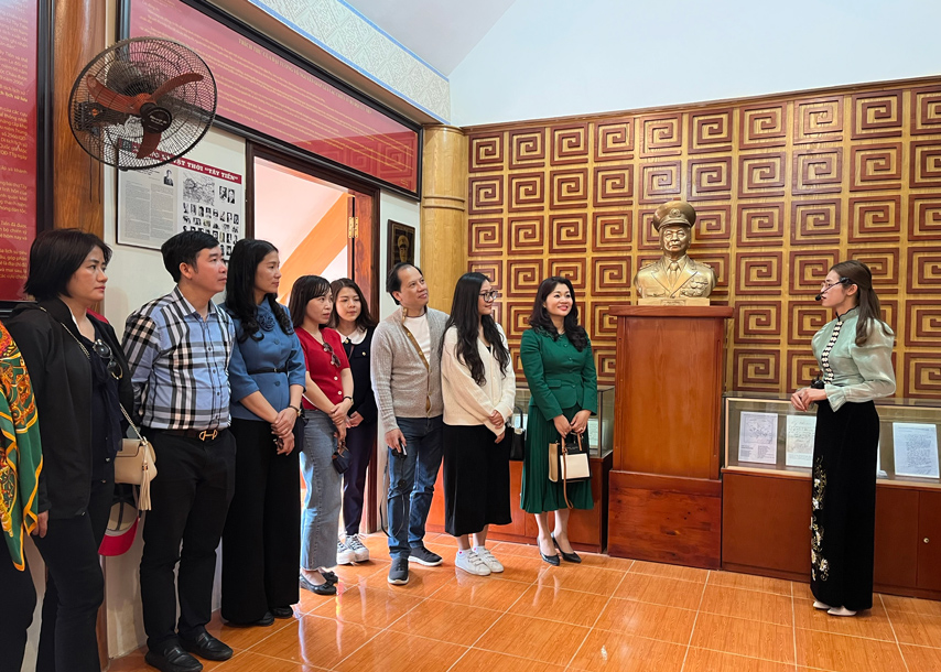 Hanh Trinh Ve Nguon Huong Toi Ky Niem 93 Nam Ngay Thanh Lap Doan Tncs Hcm Cua Cuchtqt 02