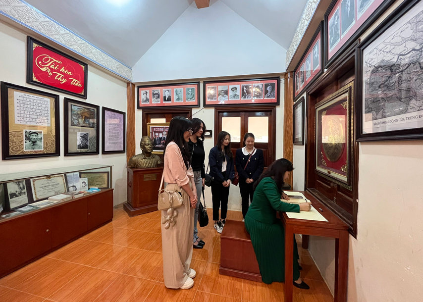 Hanh Trinh Ve Nguon Huong Toi Ky Niem 93 Nam Ngay Thanh Lap Doan Tncs Hcm Cua Cuchtqt 03