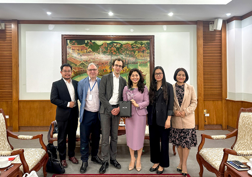 Hop Tac Dien Anh Viet Nam Phap 02