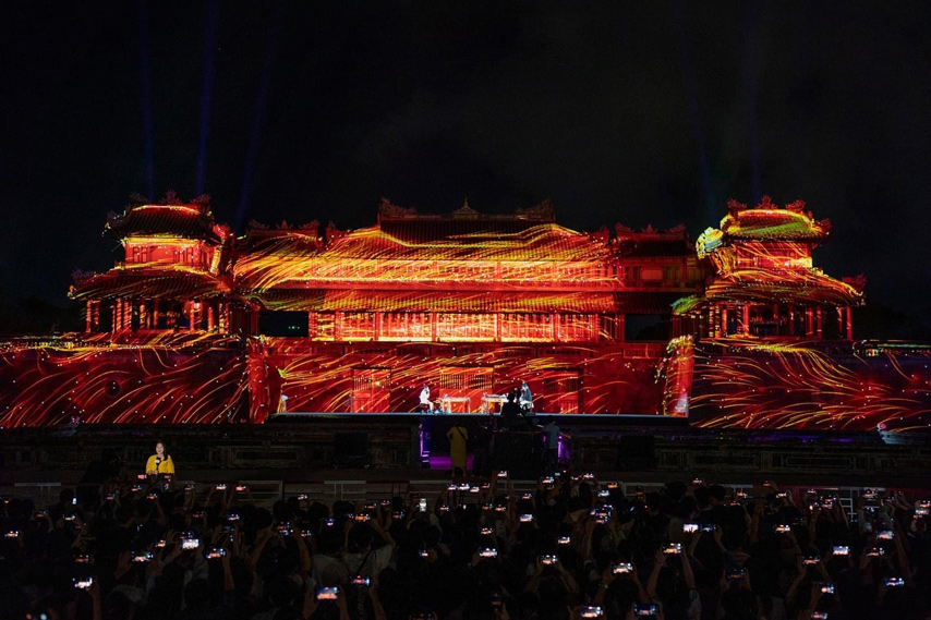 Hue By Light The Live Show 02