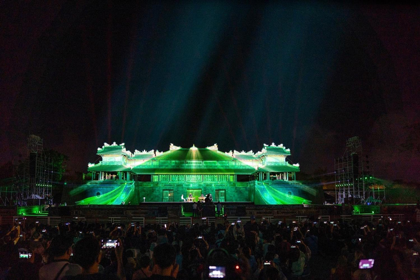 Hue By Light The Live Show 05