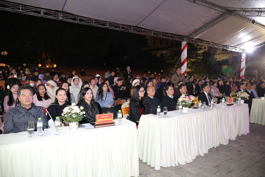 Nhung Sac Mau Van Hoa Champa Toa Sang Tren Dat Co Do Hoa Lu 01