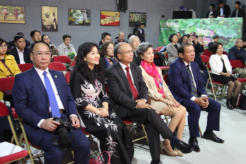 Tranh Lua Va San Pham Thu Cong Truyen Thong Cua Viet Nam Gioi Thieu Tai Phap 02