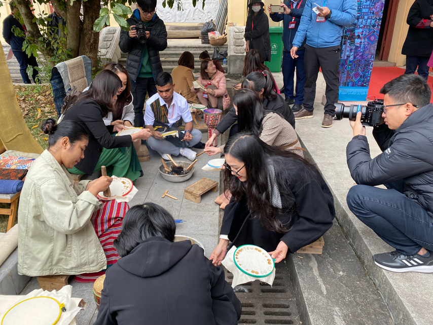 Trung Bay Thu Cong My Nghe Asean Gan Voi Bao Ve Moi Truong Tai Bao Tang Van Hoa Cac Dan Toc Viet Nam 04