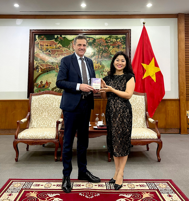 Tang Cuong Trien Khai Cac Hoat Dong Hop Tac Van Hoa Giua Viet Nam Va Bun Ga Ri 03