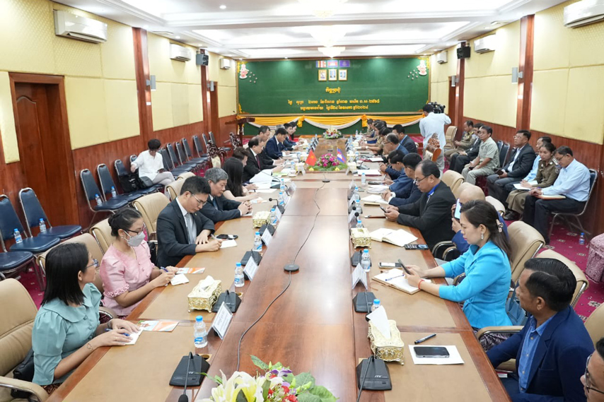 Thuc Day Hop Tac Vh Tinh Banteay Meanchey 06