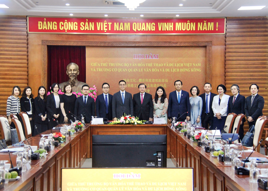 Doan Truong Cq Quan Ly Vhttdl Hongkong 01