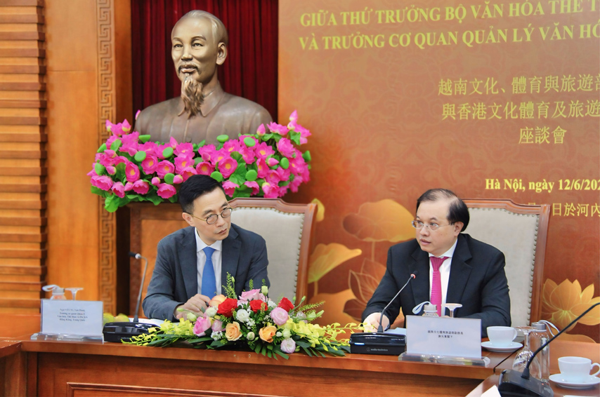 Doan Truong Cq Quan Ly Vhttdl Hongkong 03