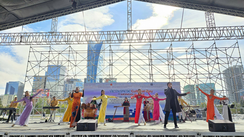 Lan Toa Vh Vn Den Cong Chung Mong Co 01