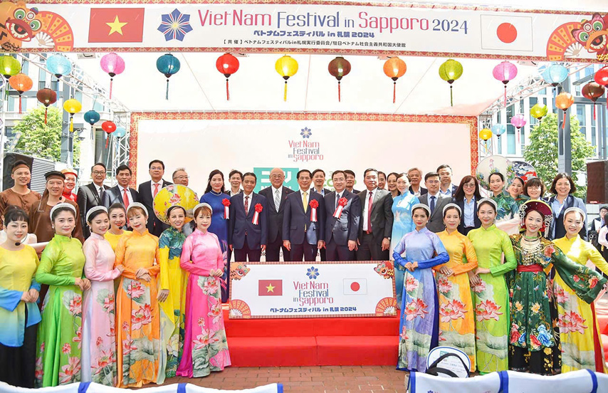 An Tuong Sac Mau Le Hoi Viet Nam Tai Sapporo 04