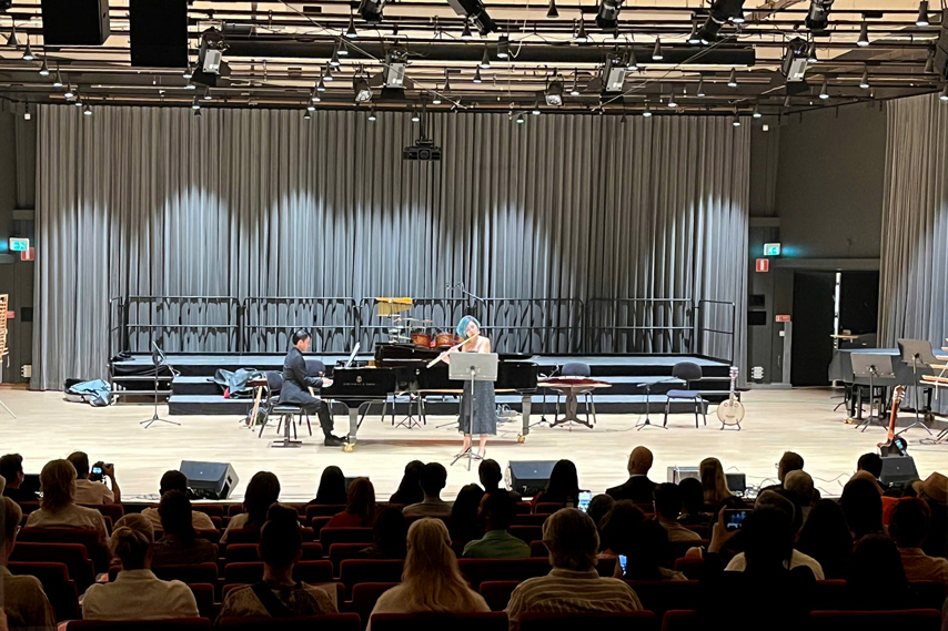 Hoa Nhac Giao Luu Thang Hoa Cam Xuc Cung Nghe Si Viet Nam Va Thuy Dien 03