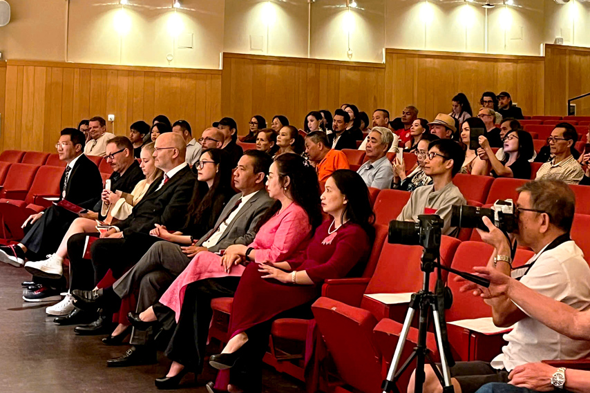 Hoa Nhac Giao Luu Thang Hoa Cam Xuc Cung Nghe Si Viet Nam Va Thuy Dien 04