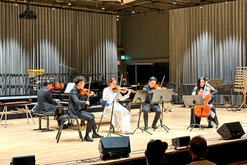 Hoa Nhac Giao Luu Thang Hoa Cam Xuc Cung Nghe Si Viet Nam Va Thuy Dien 05