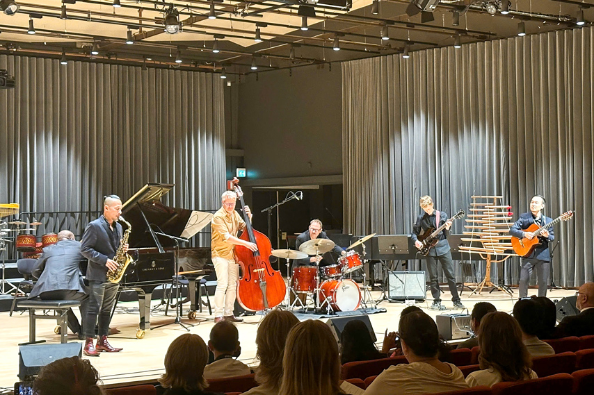 Hoa Nhac Giao Luu Thang Hoa Cam Xuc Cung Nghe Si Viet Nam Va Thuy Dien 09