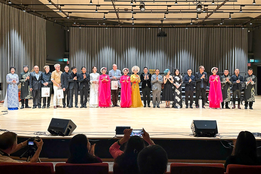 Hoa Nhac Giao Luu Thang Hoa Cam Xuc Cung Nghe Si Viet Nam Va Thuy Dien 12