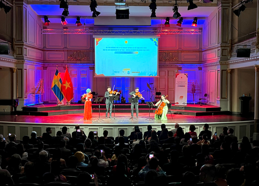 Hoa Nhac Huu Nghi Ky Niem 55 Nam Quan He Ngoai Giao Viet Nam Thuy Dien 03