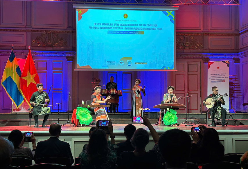 Hoa Nhac Huu Nghi Ky Niem 55 Nam Quan He Ngoai Giao Viet Nam Thuy Dien 04
