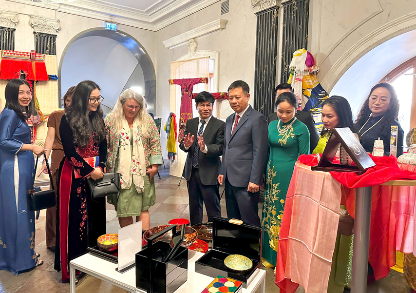 Hoa Nhac Huu Nghi Ky Niem 55 Nam Quan He Ngoai Giao Viet Nam Thuy Dien 11