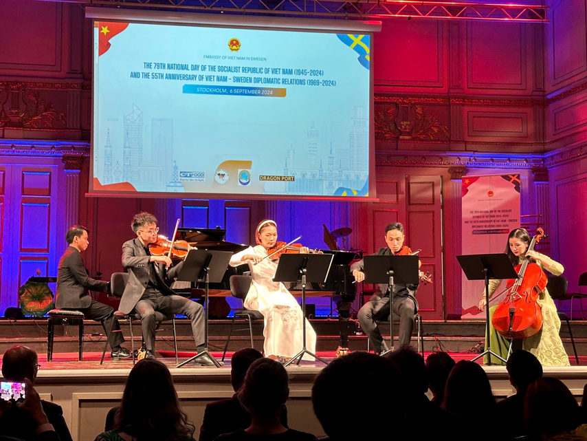 Hoa Nhac Huu Nghi Ky Niem 55 Nam Quan He Ngoai Giao Viet Nam Thuy Dien 12