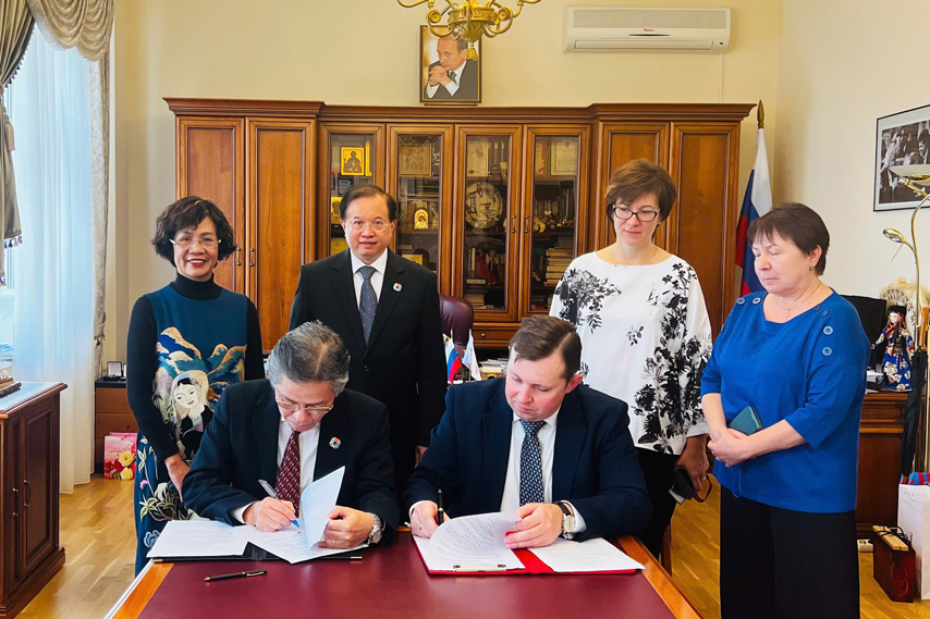 Lam Viec Voi Cac Co So Dao Tao Van Hoa Nghe Thuat Tai Moscow 06