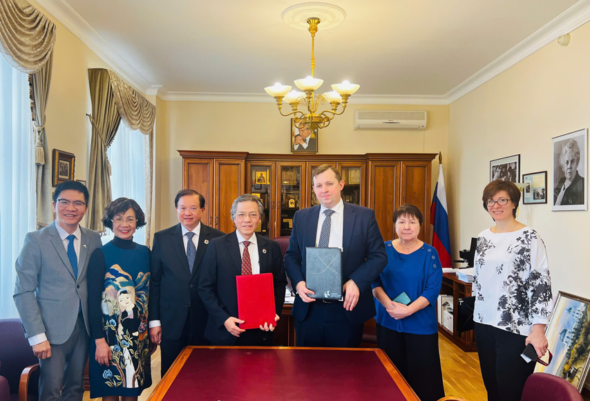 Lam Viec Voi Cac Co So Dao Tao Van Hoa Nghe Thuat Tai Moscow 07