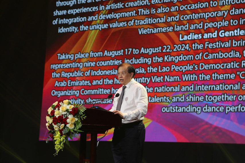 Nghe Thuat Mua Toa Sang Tai Lien Hoan Mua Quoc Te 2024 02