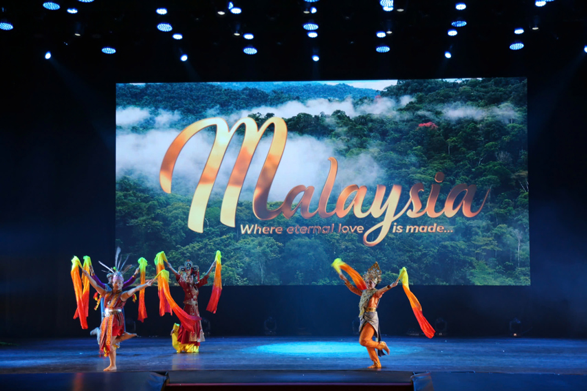 Nghe Thuat Mua Toa Sang Tai Lien Hoan Mua Quoc Te 2024 09