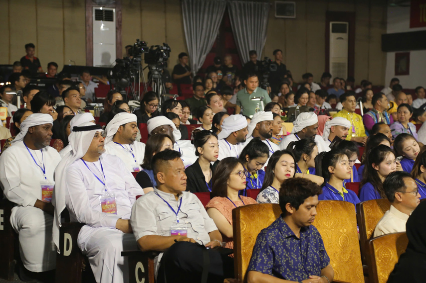 Nghe Thuat Mua Toa Sang Tai Lien Hoan Mua Quoc Te 2024 12