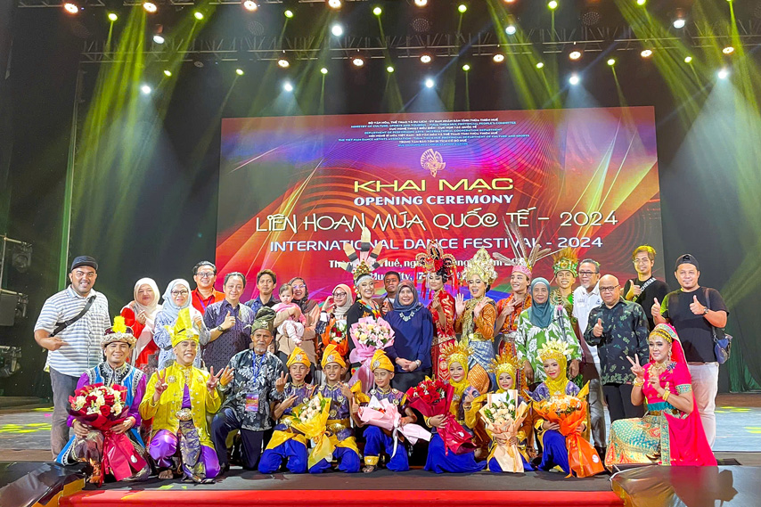 Nghe Thuat Mua Toa Sang Tai Lien Hoan Mua Quoc Te 2024 13