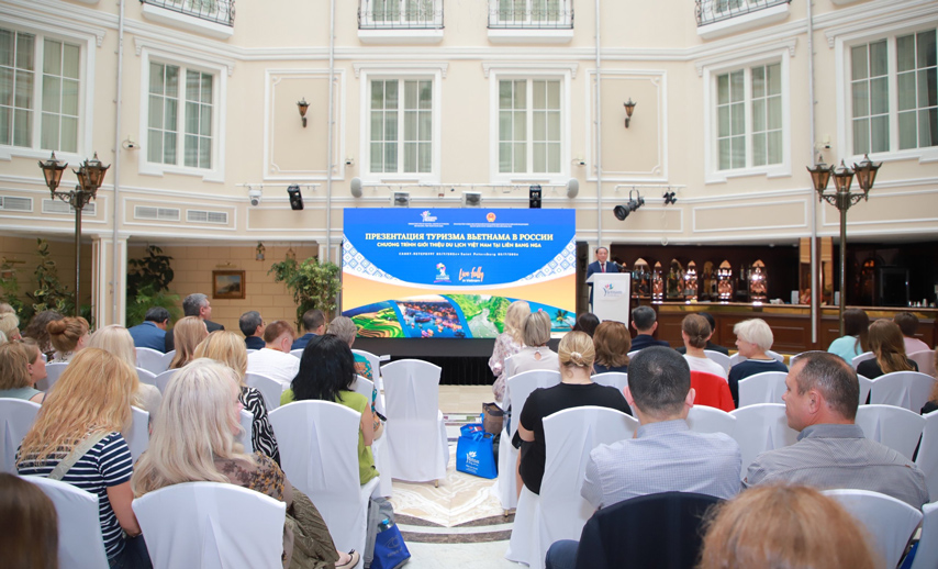 Quang Ba Gioi Thieu Du Lich Viet Nam Tai St Petersburg 03