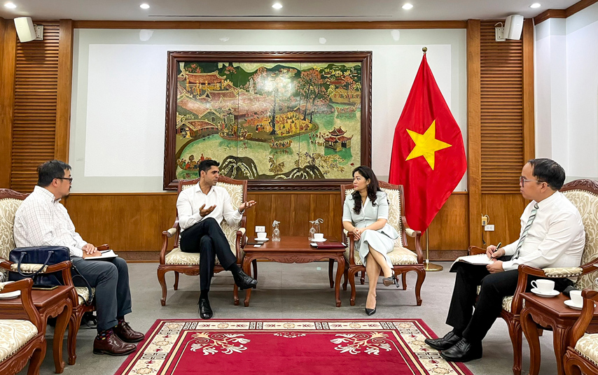 Tang Cuong Hop Tac Voi Booking 01