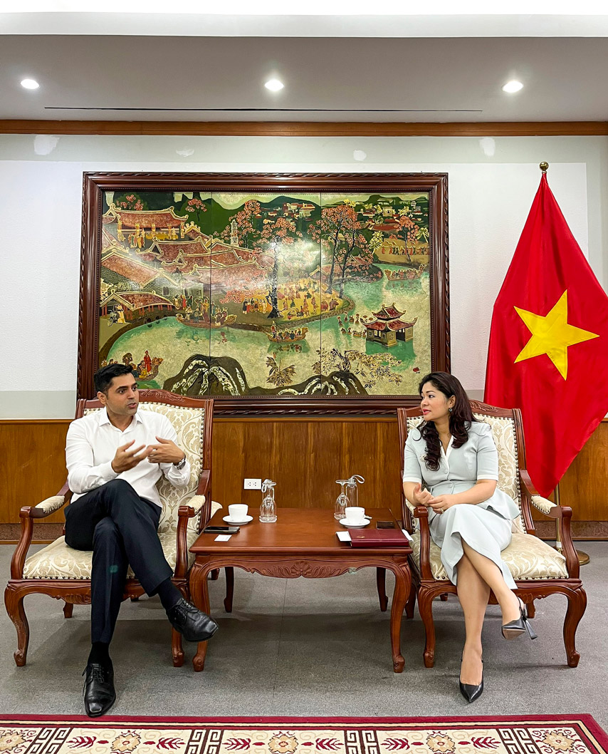 Tang Cuong Hop Tac Voi Booking 02