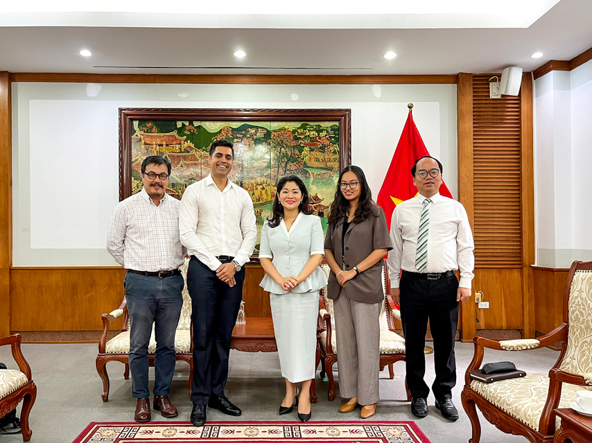 Tang Cuong Hop Tac Voi Booking 04