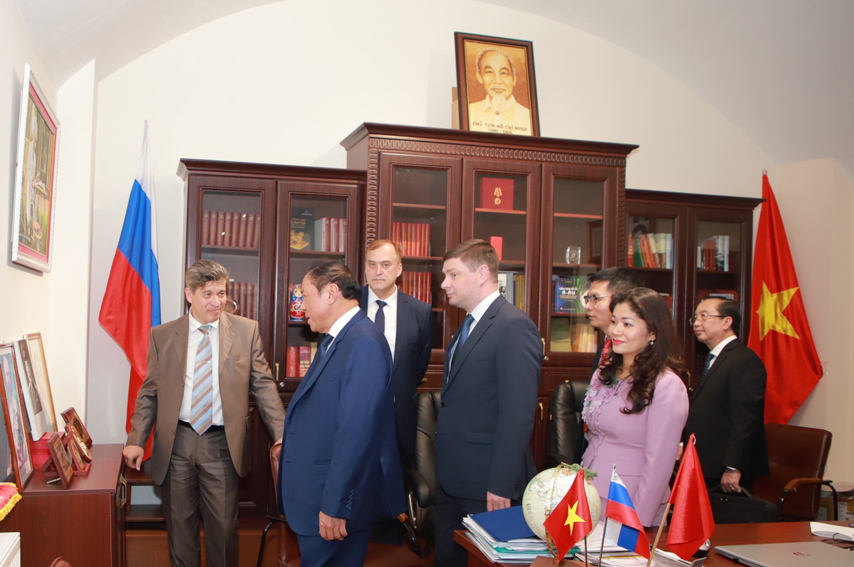 Tham Truong Dai Hoc Tong Hop Quoc Gia St Petersburg Va Vien Ho Chi Minh 05