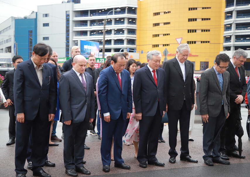 Tham Truong Dai Hoc Tong Hop Quoc Gia St Petersburg Va Vien Ho Chi Minh 06