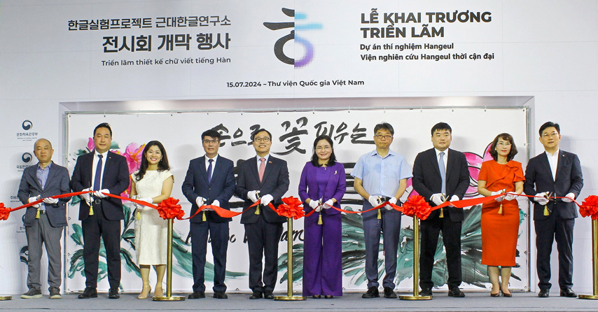 Trien Lam Chu Viet Tieng Han Dau Tien Tai Viet Nam 01