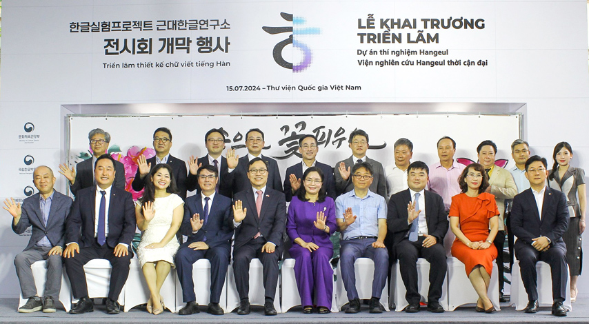 Trien Lam Chu Viet Tieng Han Dau Tien Tai Viet Nam 03