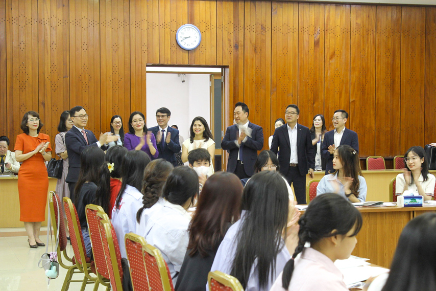 Trien Lam Chu Viet Tieng Han Dau Tien Tai Viet Nam 06