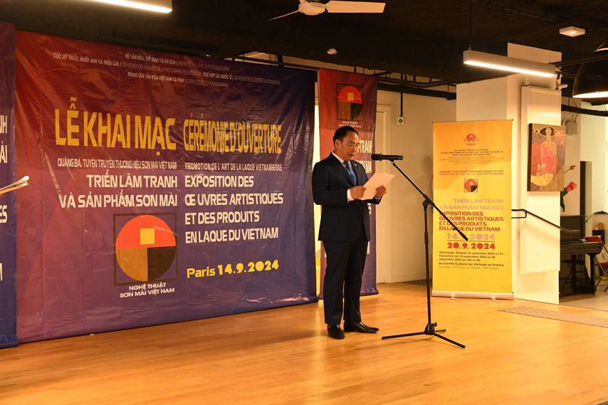 Trien Lam Tranh San Pham Son Mai Viet Nam To Chuc Tai Paris 02