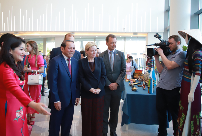 Tung Bung Khai Mac Nhung Ngay Van Hoa Viet Nam Tai Nga Nam 2024 11