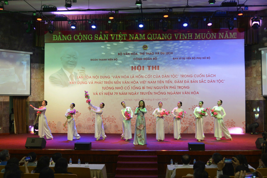 Van Hoa La Hon Cot Cua Dan Toc 04